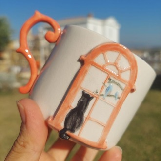 Pencere Önünde Kuşları İzleyen Siyah Kedili Kupa - 200 ml