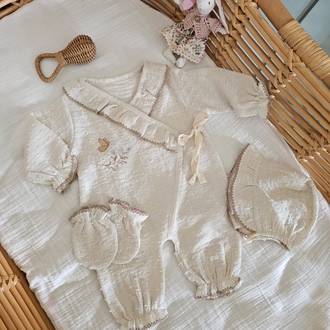 vintage bej kumaştan kız bebek tulum seti