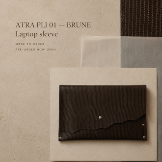 ATRA PLI 01 — BRUNE Deri Laptop Kılıfı