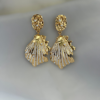 Shell white earring
