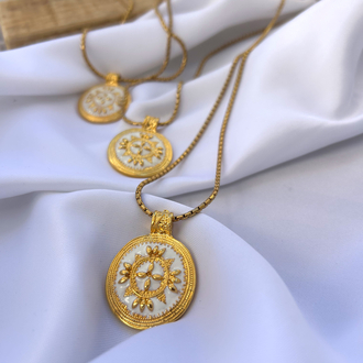 Verdana Beyaz gold uzun madalyon kolye