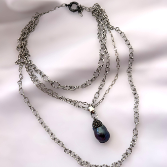 Midnight pearl necklace 