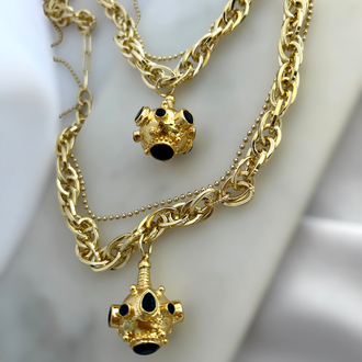 Regina Nera Necklace 