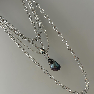 Midnight pearl necklace 