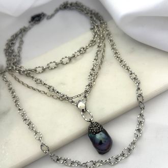 Midnight pearl necklace 