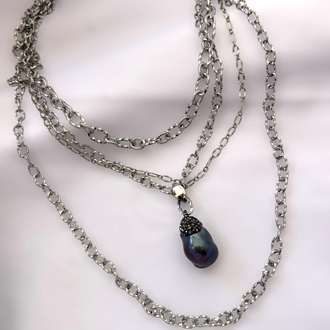 Midnight pearl necklace 
