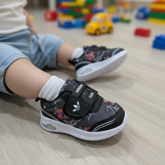 ÖRÜMCEK ADAM DESENLİ BEBEK IŞIKLI AYAKKABI 