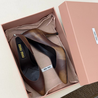 Miu Miu Waxed Calfskin Pointy Toe Pump Vintage (Premium)