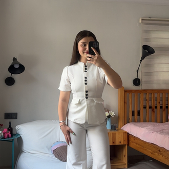 Düğmeli Takım