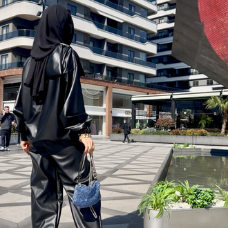 Omuzu Fiyonklu Siyah Deri Takım