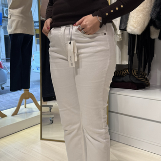 Beyaz Kesik Paça Boy Fit Jean