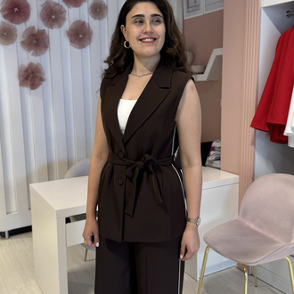 Kahve Şerit Detaylı Yelekli Takım