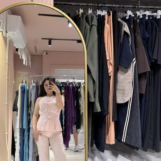 Pembe Yelekli Gold Düğmeli Takım