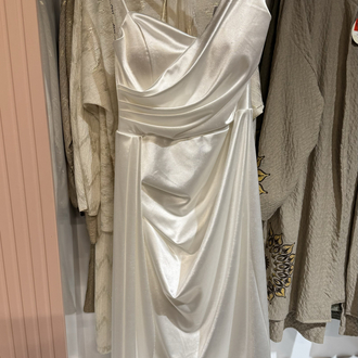 Drape Detaylı Beyaz Elbise