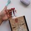 modern beyaz kitap ayracı kırmızı ayakkabılı 