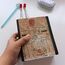modern beyaz kitap ayracı kırmızı ayakkabılı 