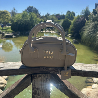 MIU MIU el çantası