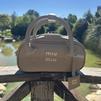 MIU MIU el çantası