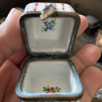 Vintage Kare Çiçek Buketi Desenli El Boyama Porselen Minyatür Kutu