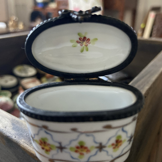 Vintage Desenli El Boyama Oval Porselen Minyatür Kutu