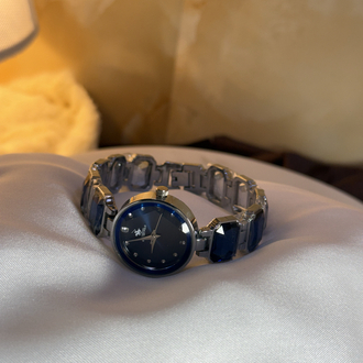 SWAROVSKİ LACİVERT YUVARLAK KADIN KOL SAATİ