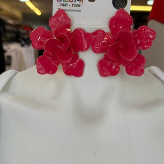 Pembe Çiçek Detaylı Küpe