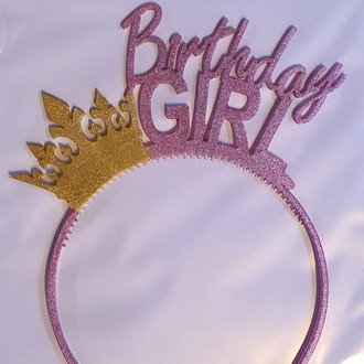 Birthday girl tasarımlı pembe simli altın taçlı model