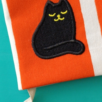 kara kedi kitap çantası