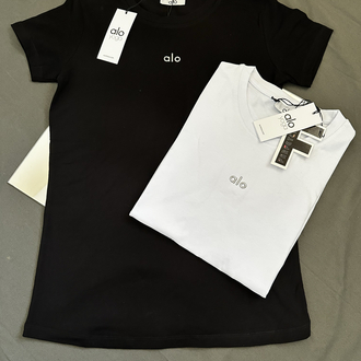 Alo yoga tshirt