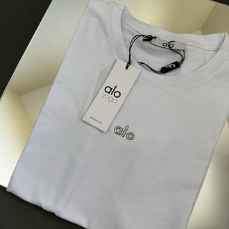 Alo yoga tshirt