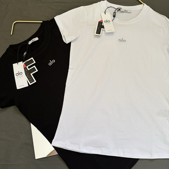 Alo yoga tshirt