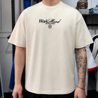 Old Money “Work Hard” Yarı Oversize T-Shirt (Krem)