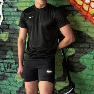 Nike Stride Kısa Taytlı Şort