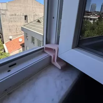3'lü Pencere Açık Tutucu Stoper – Kanat Sabitleyici ve Rüzgâr Önleyici Aparat