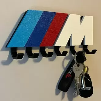BMW M Tasarımlı Duvar Tipi Anahtar Askılığı – 6 Kancalı Dekoratif Organizer