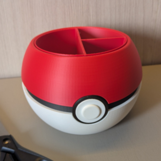 Pokeball Kalemlik – Dekoratif Masaüstü Kalem Tutucu & Organizer (Ofis ve Çocuk Odası için)