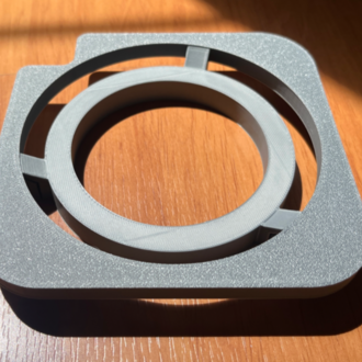 Mac Mini M4 Standı – Minimal, Güçlü ve Profesyonel Masaüstü Düzeni