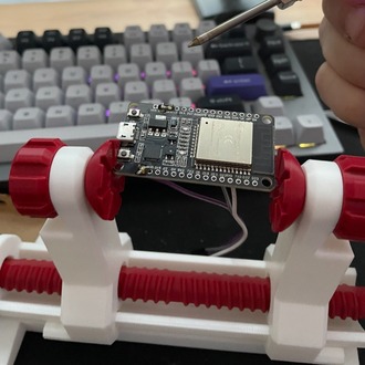 Profesyonel Ayarlanabilir PCB Tutucu | 360 Derece Dönebilen Lehimleme Standı ve Mengene