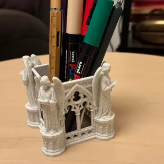 Gotik Katedral Tasarımlı Melek Figürlü Kalemlik ve Masaüstü Organizer