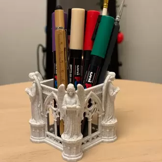 Gotik Katedral Tasarımlı Melek Figürlü Kalemlik ve Masaüstü Organizer