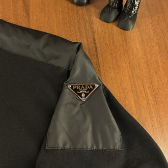 Prada Premium Kol Detaylı T-shirt