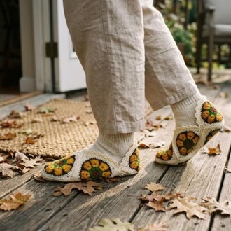 Crochet House Shoes Pattern, Floral Granny Square Slippers PDF