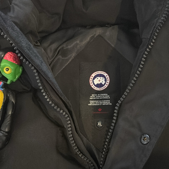 Canada Goose “Down Jacket”