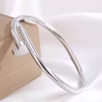Çivi Formlu Gümüş Renkli Kalp Uçlu Çelik Kelepçe Bileklik