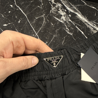 Prada Demir Logo Deniz Şortu (Siyah)