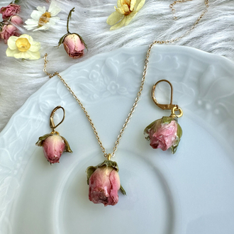 Pembe güllü set