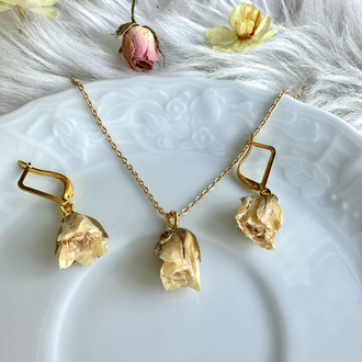 Beyaz güllü kolye küpe set