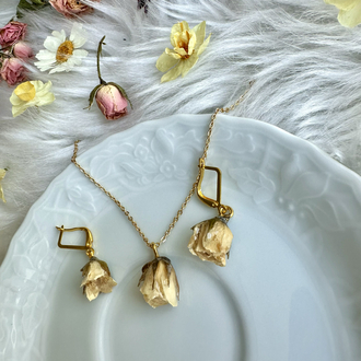 Beyaz güllü kolye küpe set