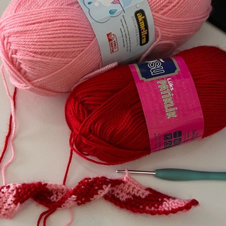 Kalpli Örgü Çanta – El Yapımı Tapestry Crochet Tasarım