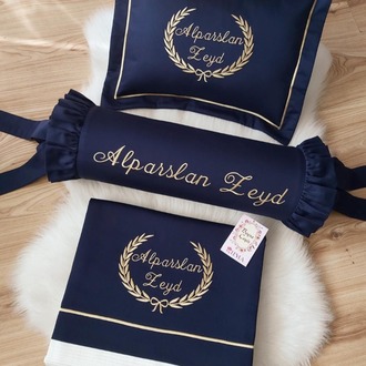 Lacivert & Gold Nakışlı Bebek Pike & Takı Yastığı Seti